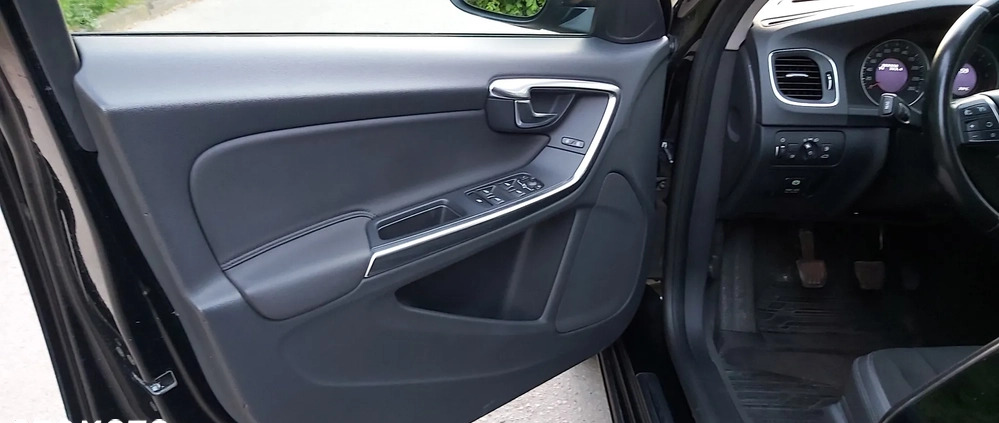 Volvo V60 cena 33900 przebieg: 203000, rok produkcji 2011 z Inowrocław małe 497